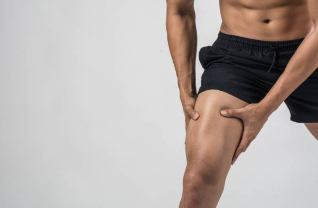 Las piernas suelen ser la parte del cuerpo donde sufrimos más dolores musculares a lo largo de nuestra vida. El dolor muscular en las piernas más común puede estar relacionado con el ejercicio físico, la circulación sanguínea o el sistema nervioso